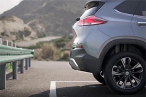 Destaque na câmera de ré, que permite acompanhar a traseira do carro com visualização na tela do Chevrolet MyLink no novo Tracker 2025