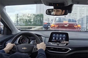 Assistência de partida em Aclive no SUV Compacto Chevrolet Tracker 2025